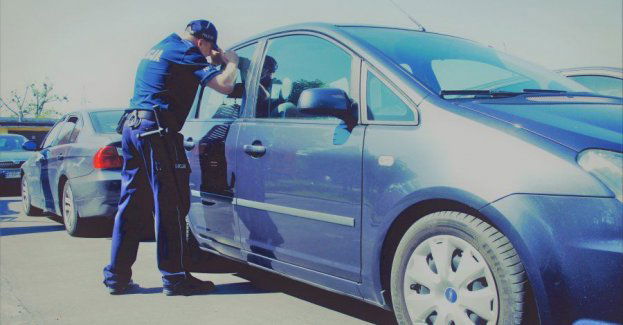 Kobieta zatrzasnęła kluczyki w aucie. W środku było 1,5-roczne dziecko