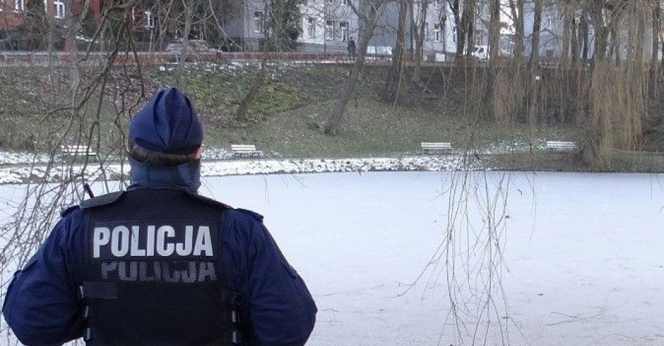 zdjęcie: Nie ryzykuj na lodzie: policja apeluje o ostrożność nad akwenami / fot. KPP w Lęborku