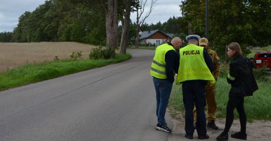 zdjęcie: Specjalna komisja badała infrastrukturę drogową na miejscu wypadku drogowego / fot. KPP w Wejherowie