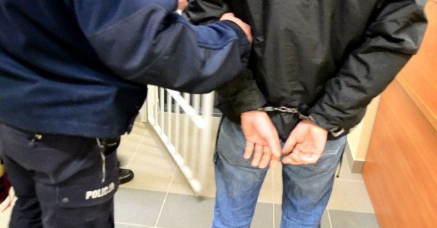 Dzielnicowy zatrzymał sprawcę kradzieży rozbójniczej w Oświęcimiu
