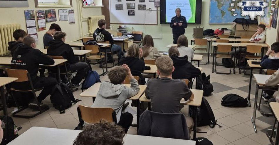 zdjęcie: Policja uczy młodzież o odpowiedzialności i prawach / fot. KPP Olesno