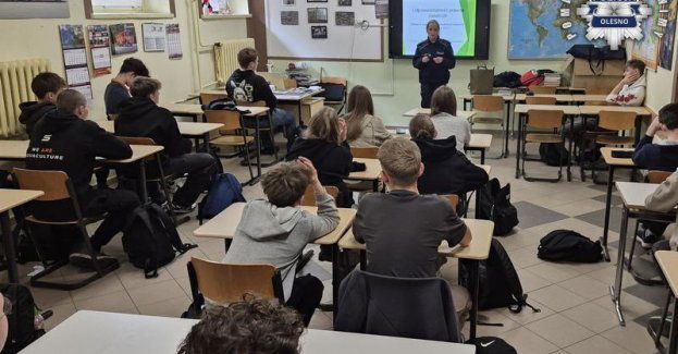 Policja uczy młodzież o odpowiedzialności i prawach
