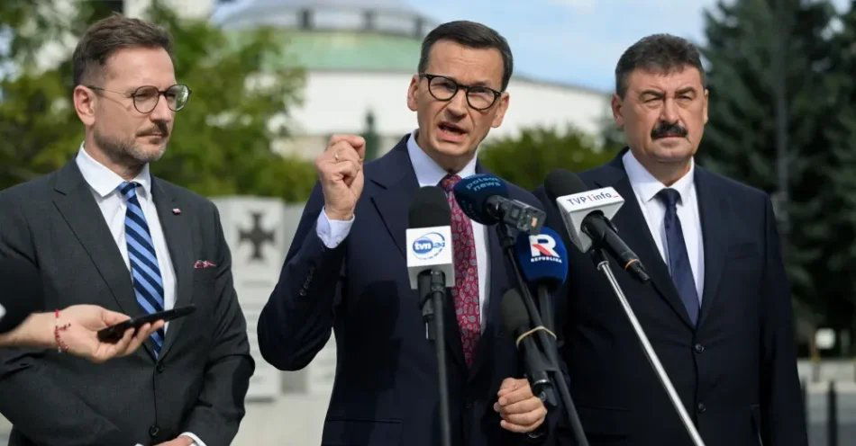 zdjęcie: Morawiecki: chcemy komisji śledczej ws. Zondacrypto / Warszawa, 28.08.2026. Przewodniczący KP Rozwój Plus Mateusz Morawiecki (C), poseł KP Rozwój Plus Ryszard Bartosik (P) oraz europoseł Waldemar Buda (L) podczas konferencji prasowej pod pomnikiem AK w Warszawie, 28 bm. (jm) PAP/Radek Pietruszka