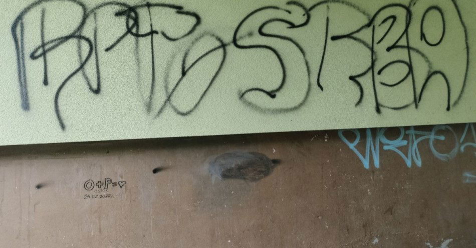 zdjęcie: Dwie osoby zatrzymane w Chodzieży za malowanie sprayem / fot. KPP Chodzież