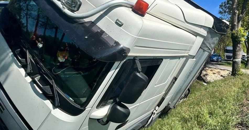 zdjęcie: O krok od tragedii - groźne zdarzenie drogowe w Sierakówku / fot. KPP w Gostyninie