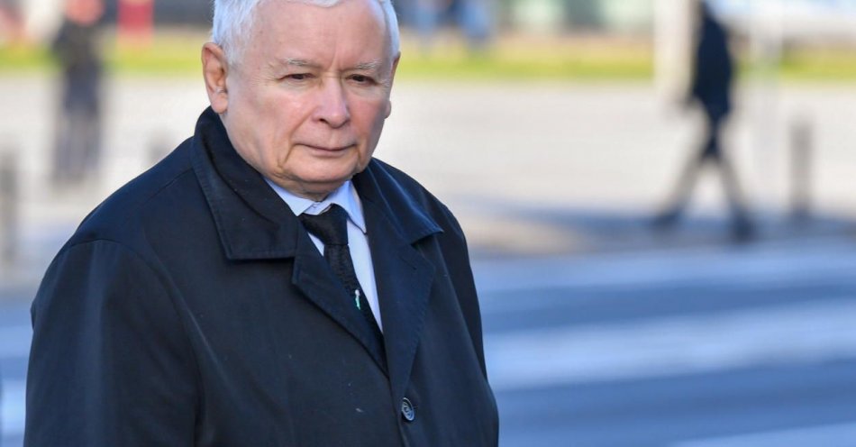 zdjęcie: Prezes PiS Jarosław Kaczyński oraz premier Mateusz Morawiecki uczcili pamięć ofiar katastrofy smoleńskiej / fot. PAP