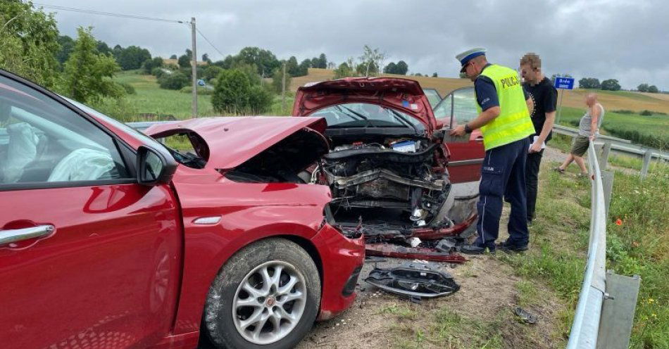 zdjęcie: Kierowca renault stracił uprawnienia po zdarzeniu drogowym w Ciecholewach / fot. KPP w Chojnicach