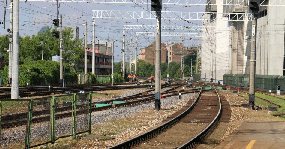 zdjęcie: Awaria sieci trakcyjnej wstrzymała ruch pociągów / v42683713