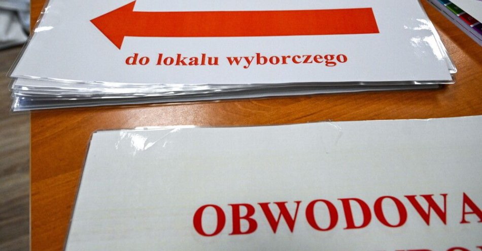 zdjęcie: W Wałbrzychu trwa wyjaśnianie sprawy zniknięcia 498 kart do głosowania / fot. PAP