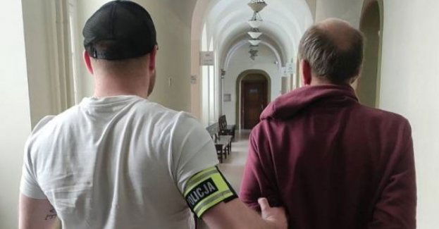 Dwaj napastnicy usłyszeli zarzuty za rozbój i na trzy miesiące trafili do aresztu.