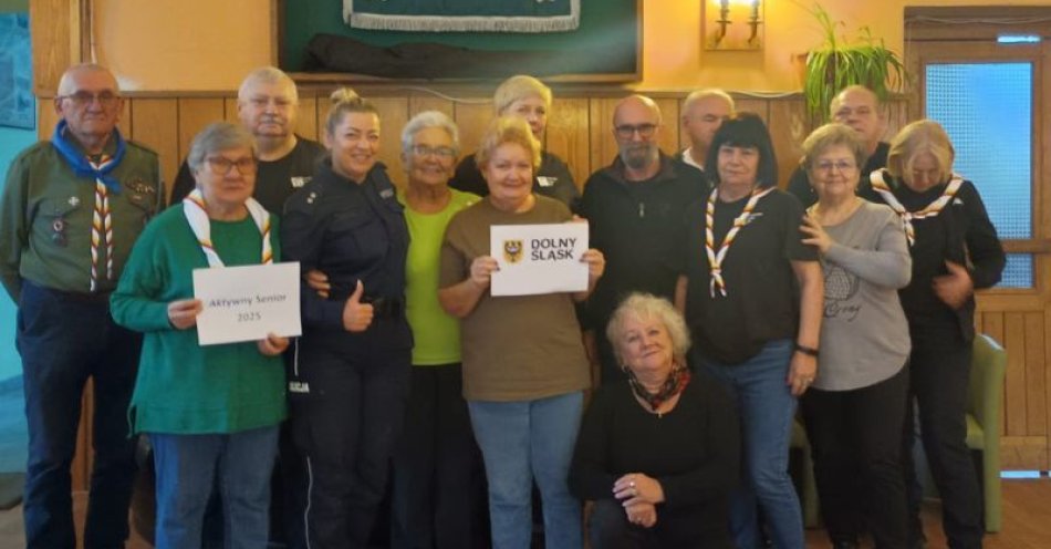 zdjęcie: Policja uczy seniorów jak nie paść ofiarą oszustów / fot. KMP w Jeleniej Górze