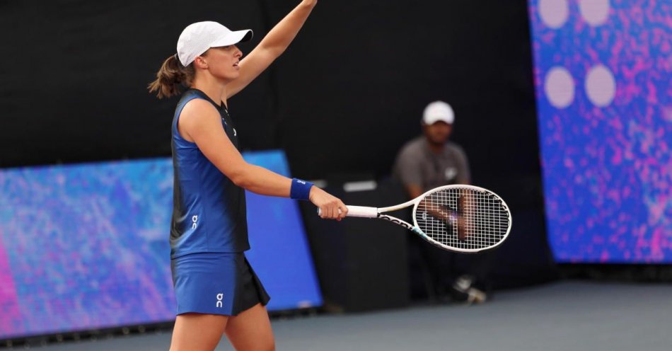 zdjęcie: WTA Finals - Świątek pokonała Jabeur, w półfinale zagra z Sabalenką / fot. PAP