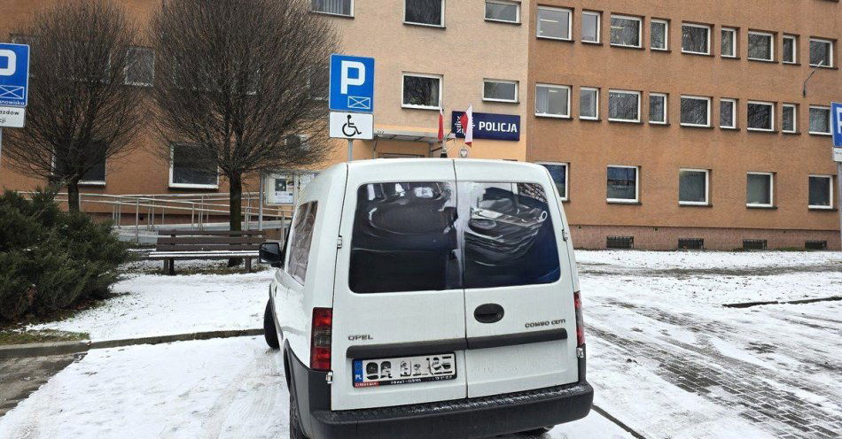zdjęcie: Przyjechał samochodem pod komisariat mimo sądowego zakazu / fot. KPP w Mikołowie