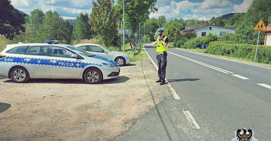 zdjęcie: Z pięknej wiosennej pogody podczas długiego czerwcowego weekendu korzystajmy bezpiecznie. Nie przekraczajmy dozwolonej prędkości / fot. KMP w Wałbrzychu