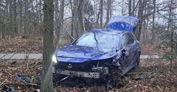 16 – latek rozbił lexusa matki