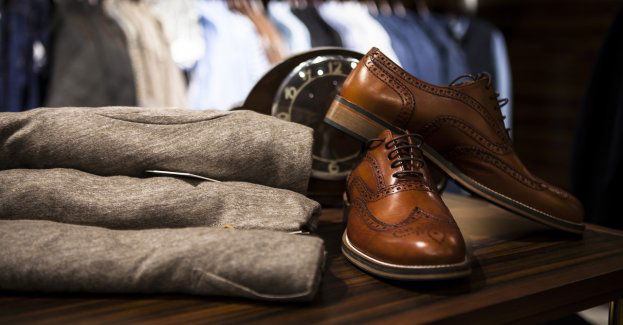 Amatorzy butów dokonali kradzieży oraz oszustwa na szkodę sklepu obuwniczego