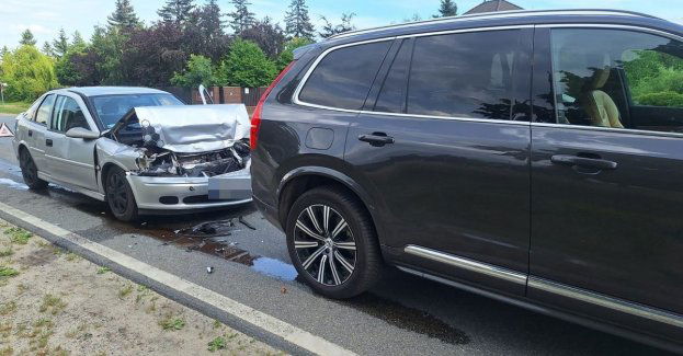 Nie zachował odległości i najechał na tył Volvo