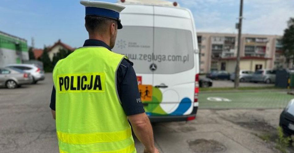 zdjęcie: Wycieczka szkolna ? Warto sprawdzić autokar przed podróżą. / fot. KPP w Ostródzie
