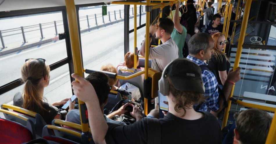zdjęcie: Dzień bez Samochodu - w poniedziałek za darmo nie tylko autobusem i tramwajem / fot. PAP