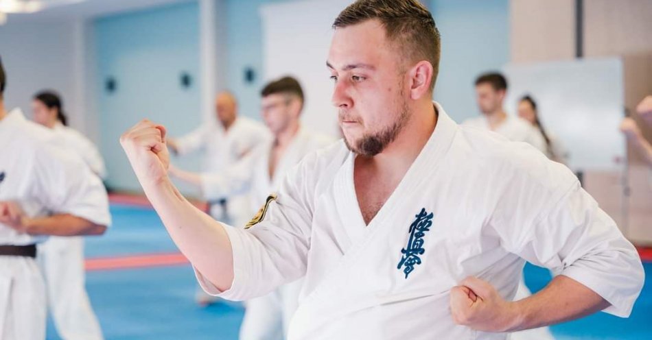 zdjęcie: Policjant z pasją do sportu zdobył 1 stopień mistrzowski podczas międzynarodowego seminarium Karate Kyokushin w Szczecinie / fot. KPP w Szczytnie