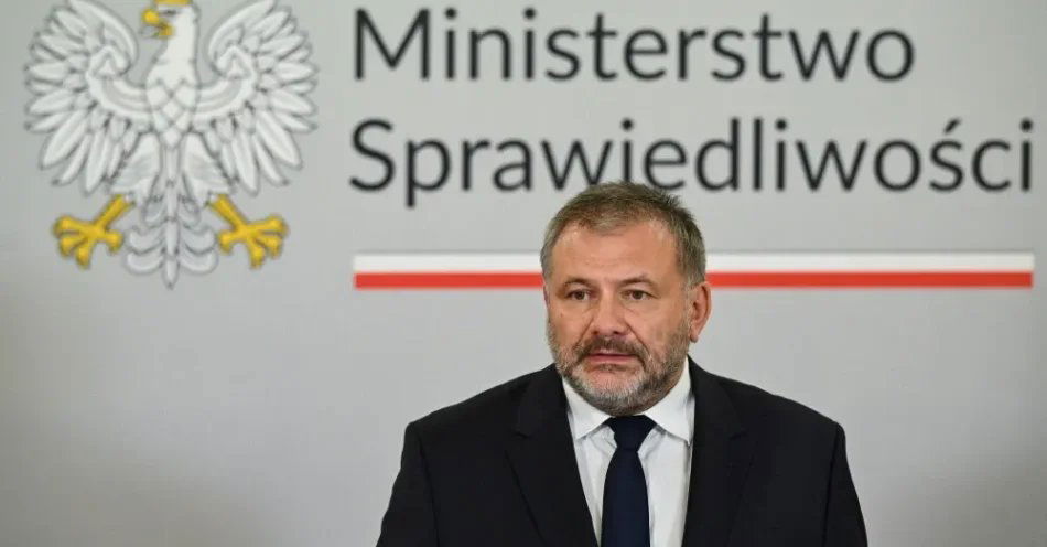 zdjęcie: Po interwencji szefa MS gen. Pytel może swobodnie przekraczać granice kraju / Warszawa, 02.09.2026. Minister sprawiedliwości, prokurator generalny Waldemar Żurek podczas wypowiedzi dla mediów w siedzibie Ministerstwa Sprawiedliwości w Warszawie, 2 bm. Szef MS przekazał nowe informacje w związku z działaniami w śledztwie dotyczącym giełdy Zondacrypto. (amb) PAP/Radek Pietruszka