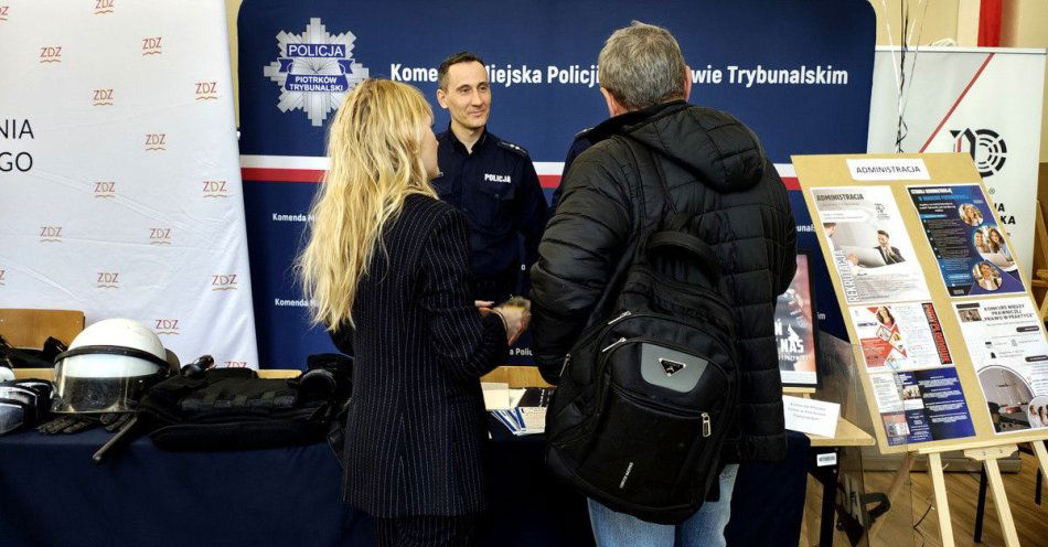 zdjęcie: Aspirant Robert Białasiński w plebiscycie SuperDzielnicowy / fot. KMP w Piotrkowie Trybunalskim