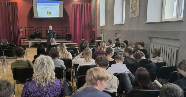 Uczniowie LO w Busku Zdroju uczą się jak uniknąć handlu ludźmi