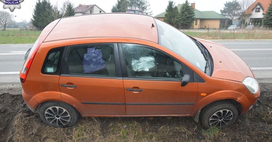 zdjęcie: Nietrzeźwy kierowca Forda ujęty w Sitańcu przez kursanta Akademii Policji w Szczytnie / fot. KMP Zamość