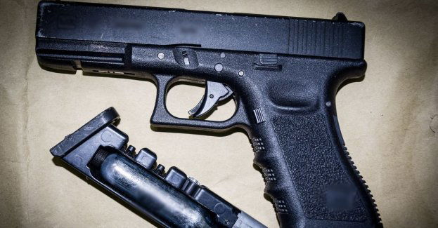 Mieli pistolet, grozili jego użyciem. Podejrzani szybko zatrzymani i aresztowani