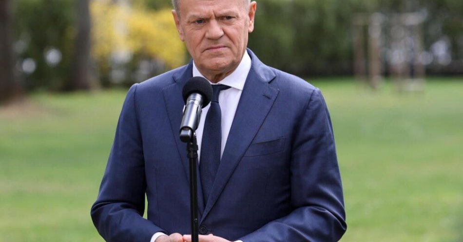 zdjęcie: Premier: sprawa fabryki „Łucznik” jest bardzo bliska rozwiązania / Warszawa, 17.04.2026. Konferencja prasowa przed siedzibą KPRM w Warszawie, 17 bm. premiera Donalda Tuska. (az/dw) PAP/Albert Zawada