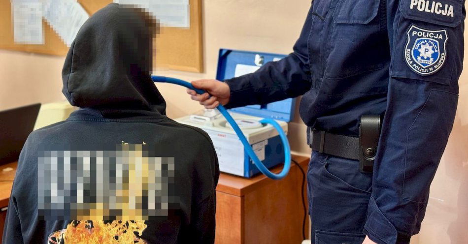 zdjęcie: Nastolatek bez prawa jazdy spowodował kolizję z prawie promilem / fot. KMP w Słupsku