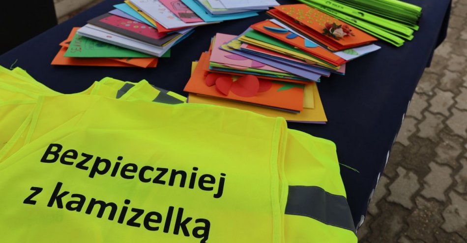 zdjęcie: Integracja międzypokoleniowa w trosce o seniora / fot. KMP Białystok
