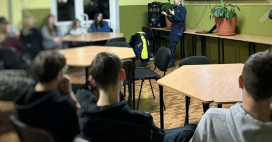 zdjęcie: Eksperyment w Grajewie pokazał jak odblaski ratują życie / fot. KPP Grajewo