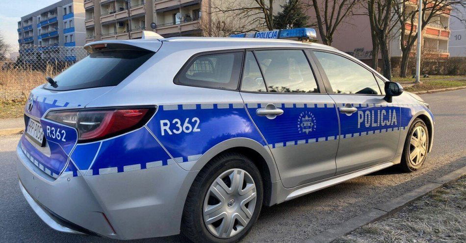 zdjęcie: Czterolatek spadł z balkonu w Woli i trafił do szpitala / fot. KPP w Pszczynie