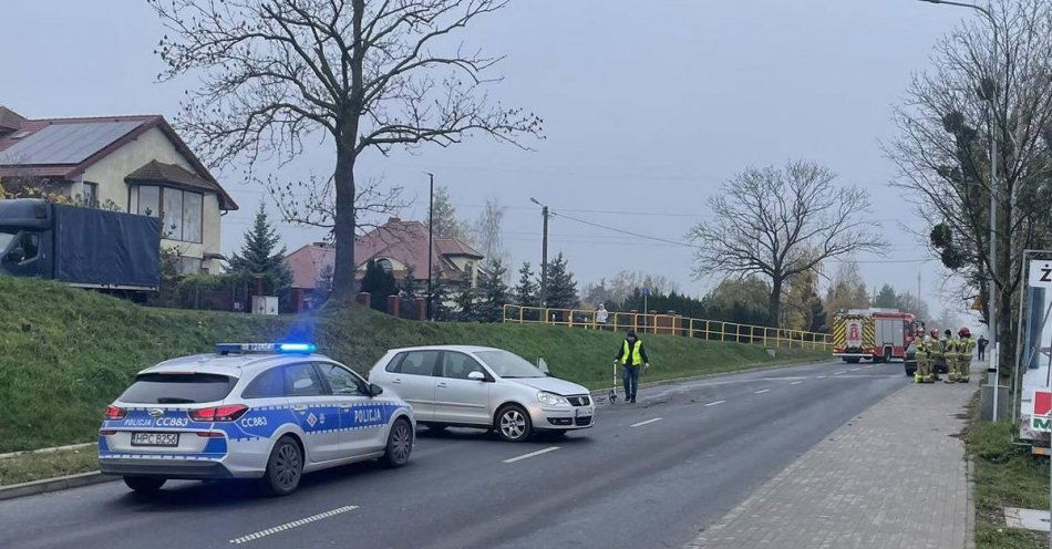 zdjęcie: Kolizja z udziałem dwóch pojazdów osobowych na ul. Aliantów w Żninie / fot. KPP w Żninie