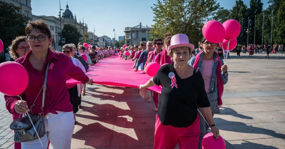zdjęcie: Profilaktyka raka piersi podczas Marszu Różowej Wstążki / fot. nadesłane