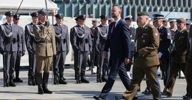 Warszawa: uroczysta odprawa wart przed Grobem Nieznanego Żołnierza