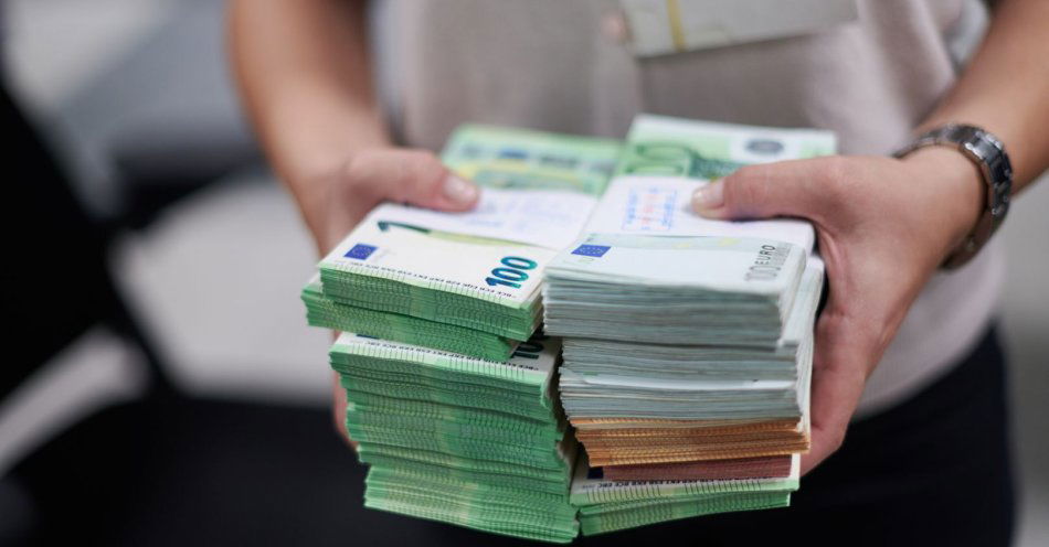 zdjęcie: Zarzuty dla dyrektorów biura maklerskiego; 1200 pokrzywdzonych, 300 mln zł strat / v10702342