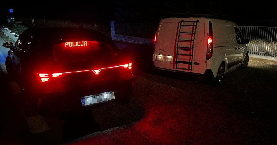 zdjęcie: Pędził 122 km/h, wyprzedzał na przejeździe kolejowym i miał narkotyki / fot. KPP w Jaśle fot. KPP Jasło