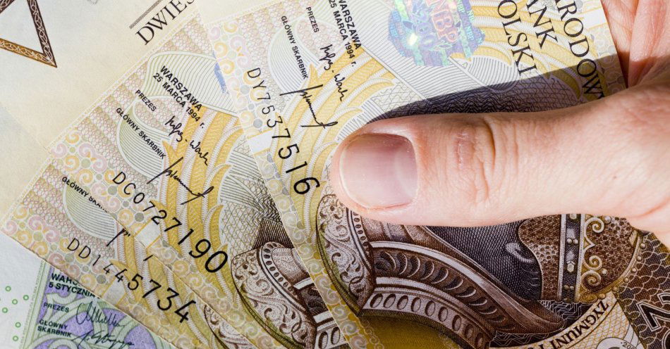zdjęcie: Zatrzymany 27-latek, któremu seniorka przekazała 30 tysięcy złotych / v9417943