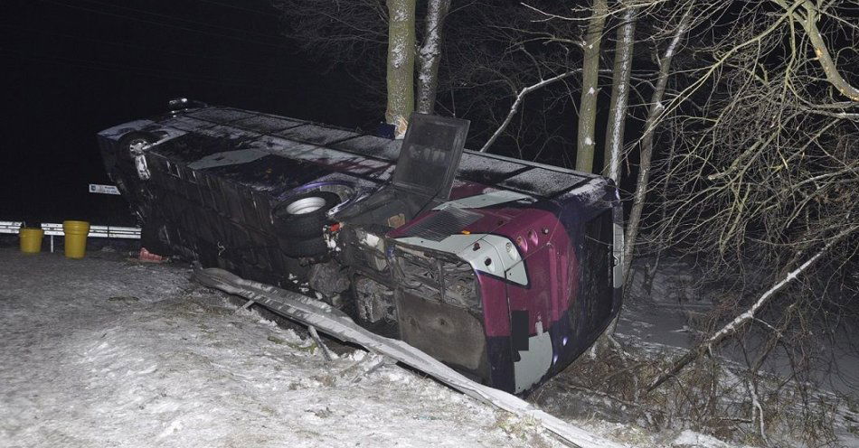 zdjęcie: Wypadek z udziałem autokaru w Wisznicach / fot. KMP Biała Podlaska