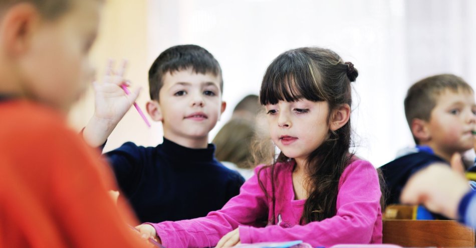 zdjęcie: Unijne miliony na projekty edukacyjne dla uczniów szkół podstawowych / v10395241
