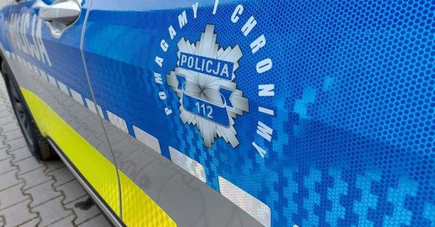 Policjanci ugasili pożar stodoły i uratowali ciągnik