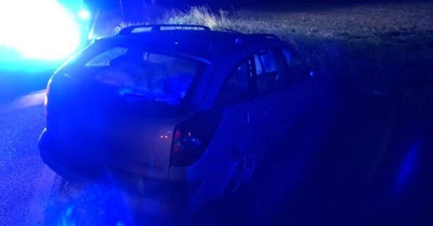 Wjechał do rowu kradzionym samochodem – w organizmie miał ponad dwa promile alkoholu