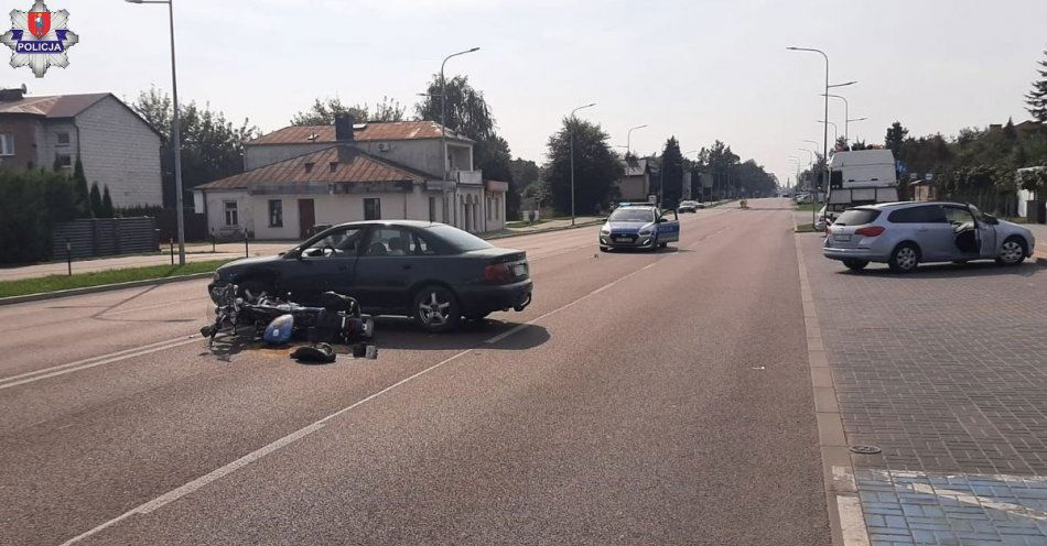 zdjęcie: Wypadek z udziałem motocykla i samochodu osobowego / fot. KMP Zamość