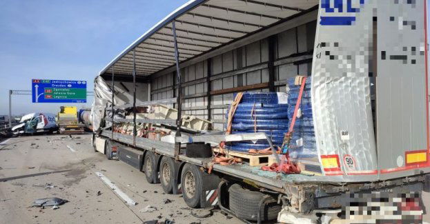 Utrudnienia na autostradzie A4 na wysokości 3 kilometra w kierunku granicy. Ruch odbywa się pasem awaryjnym