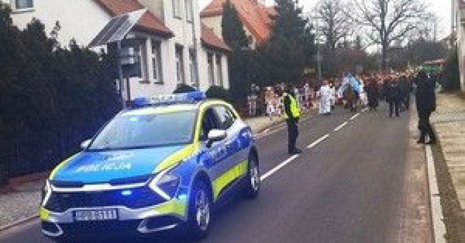 zdjęcie: Bezpiecznie podczas przemarszu Orszaku Trzech Króli / fot. KMP w Legnicy