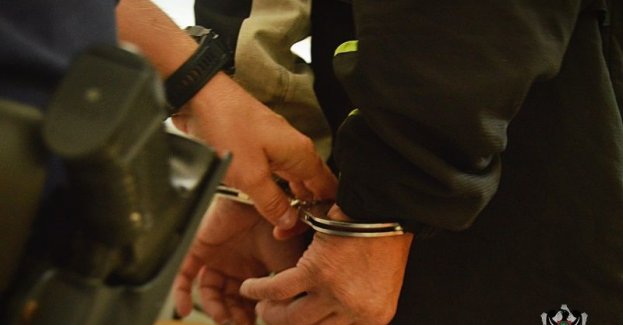 Został skazany przez sąd i nie zapłacił grzywny, dlatego teraz spędzi ponad dwadzieścia dni w więzieniu