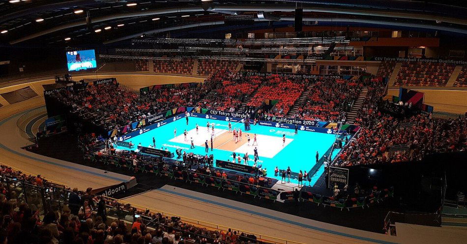 zdjęcie: MKS Dąbrowa Górnicza - siatkarska tradycja miasta / Mecz siatkówki kobiet - zdjęcie poglądowe. Fot. Olos88 / Wikimedia Commons, CC0