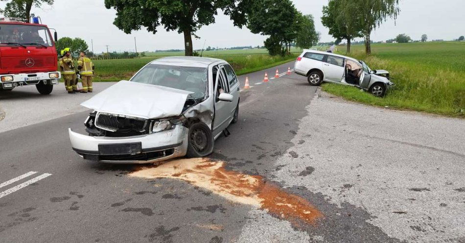 zdjęcie: Jedna osoba ranna w zderzeniu dwóch aut w Długołęce / fot. KPP w Ciechanowie